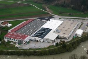 Pogled na sodobno tovarno malih gospodinjskih aparatov